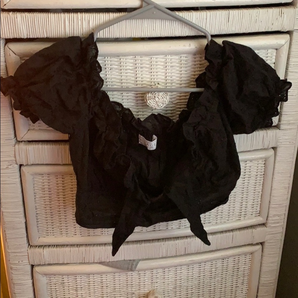 Black Off the Shoulder Top🖤